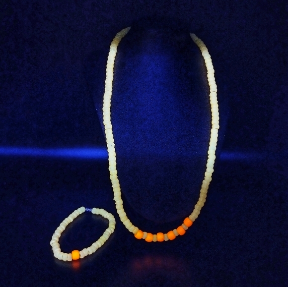 GLOW NECKLACE - Picture 9 of 10